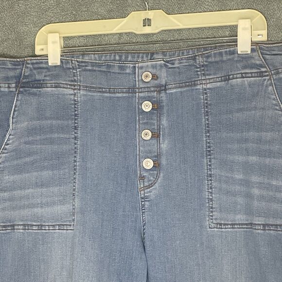 Chicos Womens Jeans Size 18P Petite Blue Wide Leg Ankle Classic Denim Light Wash - Picture 7 of 10